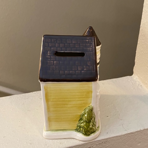 🐠 Otagiri Victorian House. It’s a Bank. Japan. - Picture 2 of 5